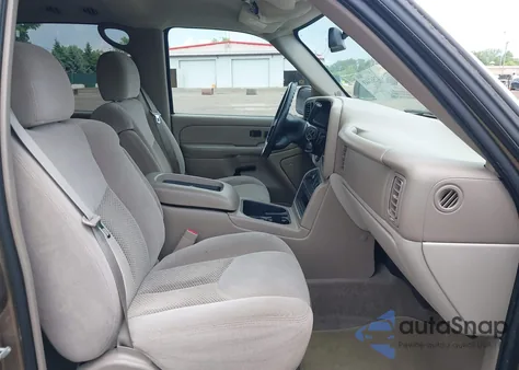 2004 Chevrolet Suburban 1500 Ls из США, поврежденный, VIN 1GNEC16ZX4J266139